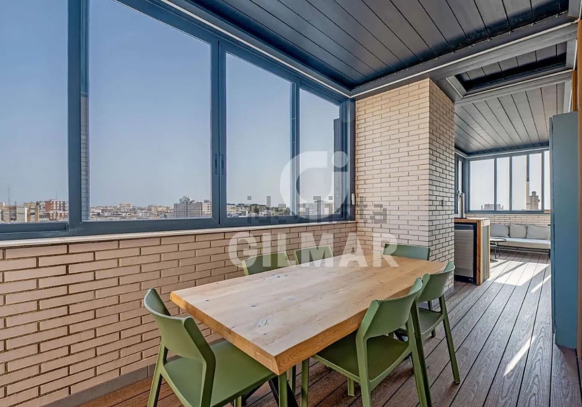 Este ático en Cádiz tiene varias terrazas para disfrutar todo el año