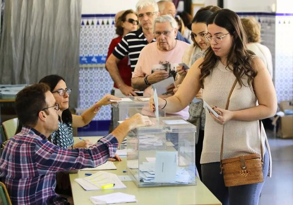 Personas votando en las elecciones pasadas