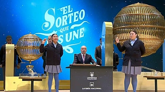 El 'otro Gordo' de la Lotería de Navidad 2024: «Es que un chico me ha dicho que cante...»