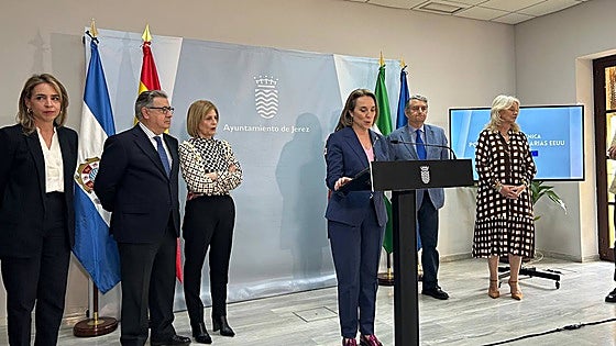 Cuca Gamarra sobre el viaje de Sánchez a China: «Nadie tiene que ir solo y libre por su cuenta»