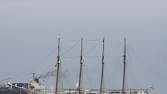 El Juan Sebastián de Elcano llega a Panamá y la princesa Leonor recibe la visita de la reina Letizia