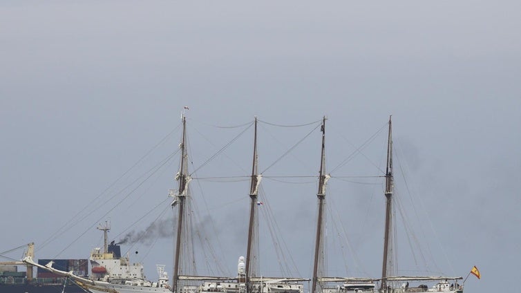 El Juan Sebastián de Elcano llega a Panamá y la princesa Leonor recibe la visita de la reina Letizia
