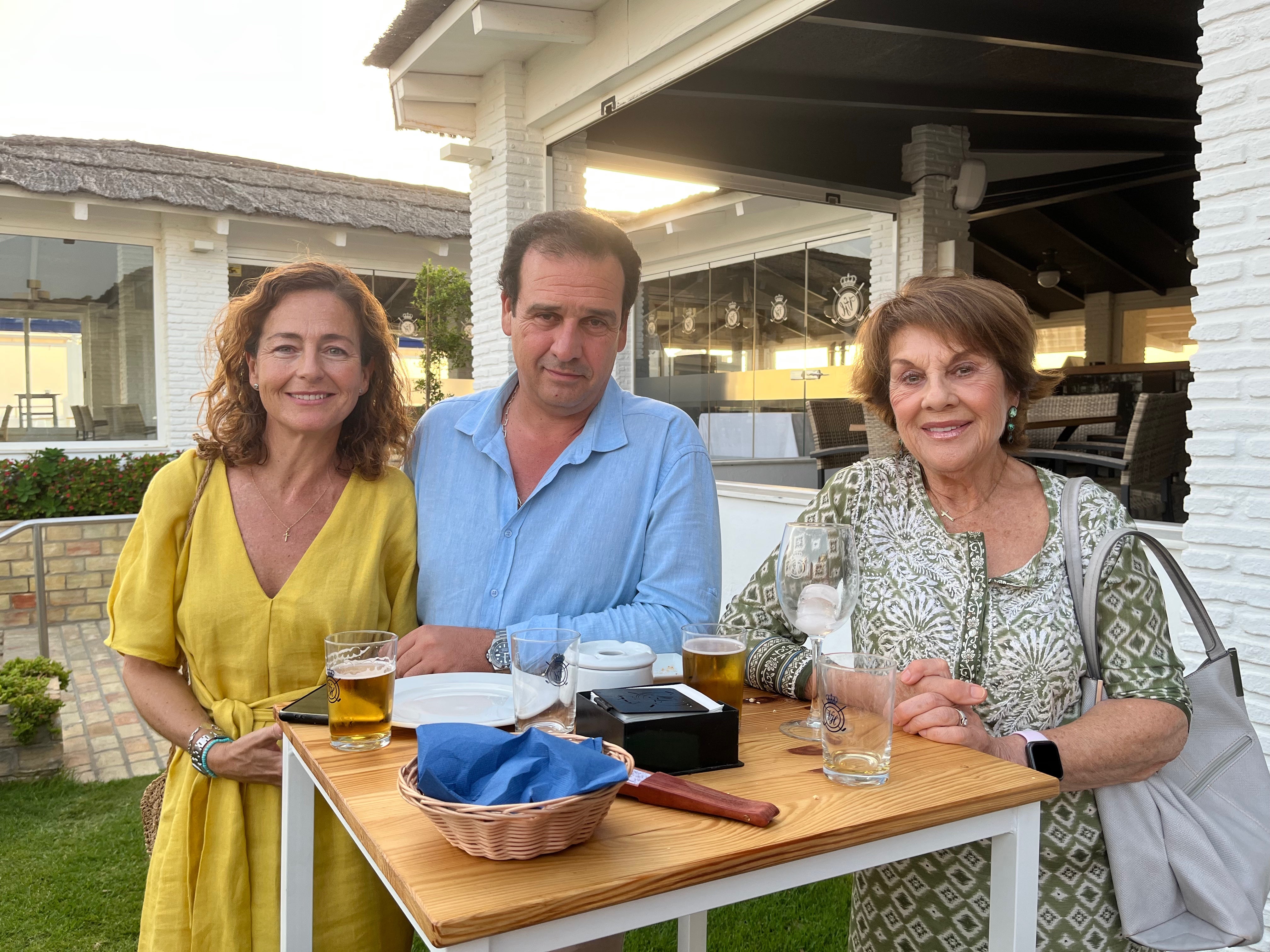 María Paz Martínez de Carvajal, Joaquín Delfín y Margarita Martínez de Salazar.