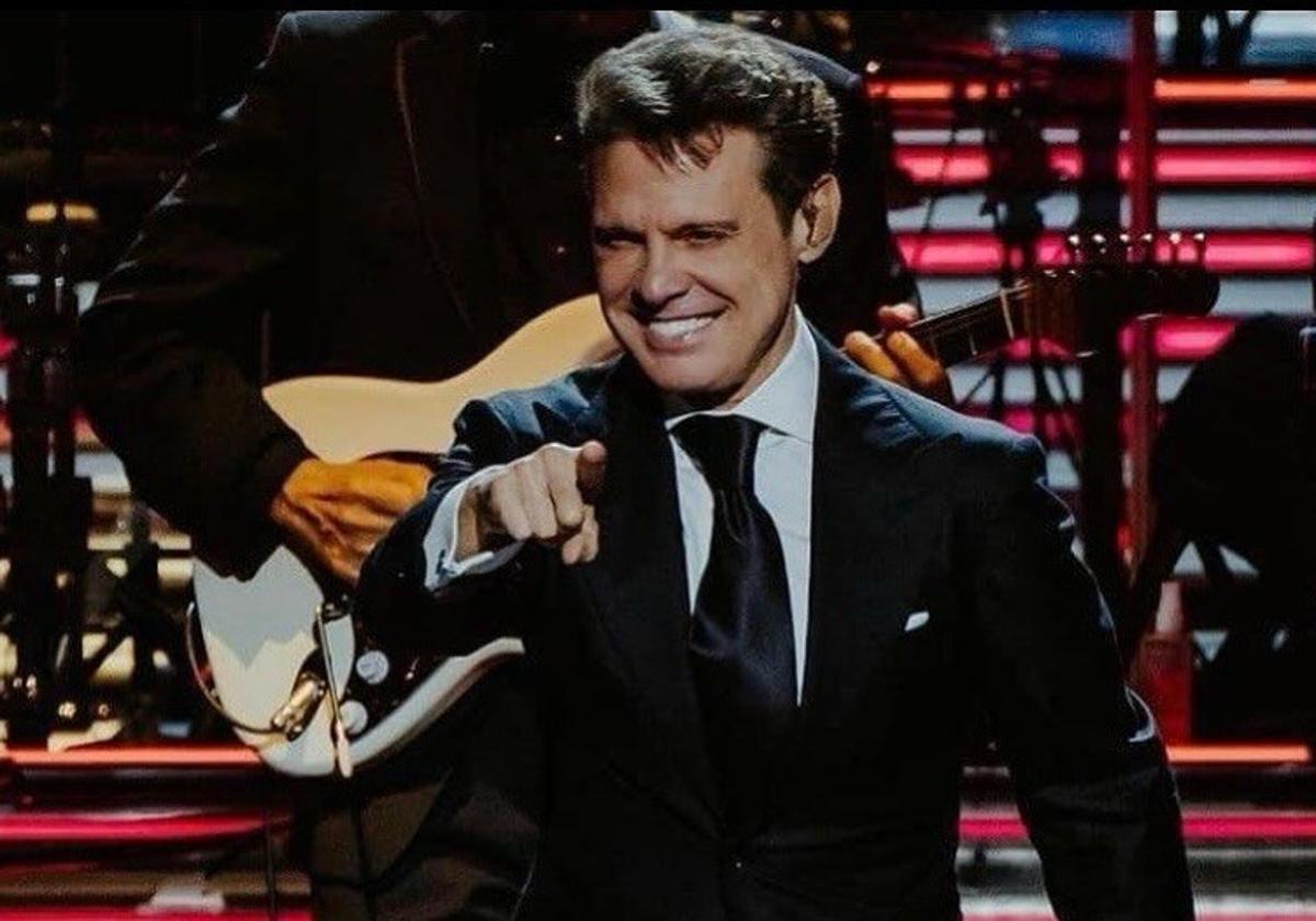 Luis Miguel durante uno de sus conciertos