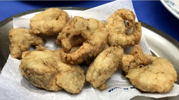 Cazón en adobo en el establecimiento El Adobo en Cádiz