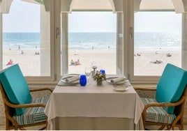 Cena frente al mar en Cádiz: un menú gaditano con puesta de sol, música en directo y sabor a verano