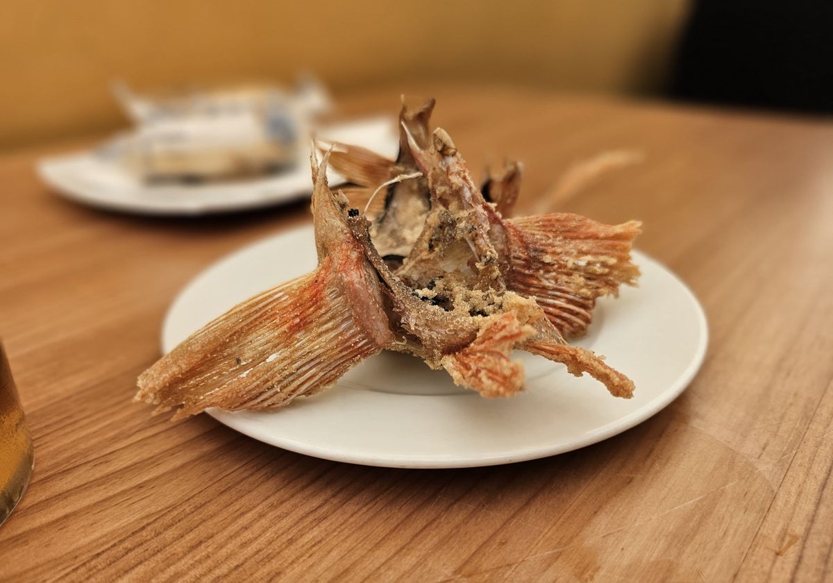 Pescado frito en el establecimiento Mini Bar en la capital gaditana