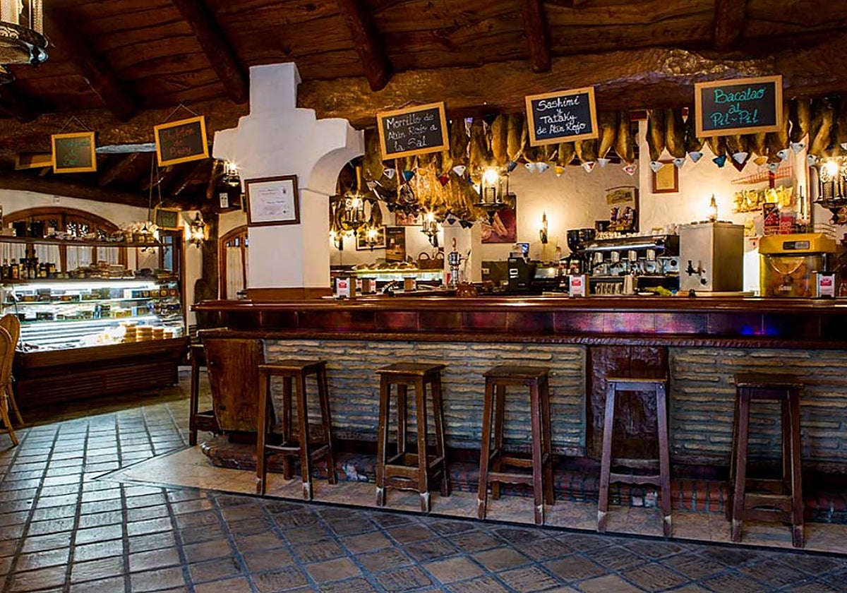 La tostada de media barra que te sirven en este bar de Vejer por unos dos euros