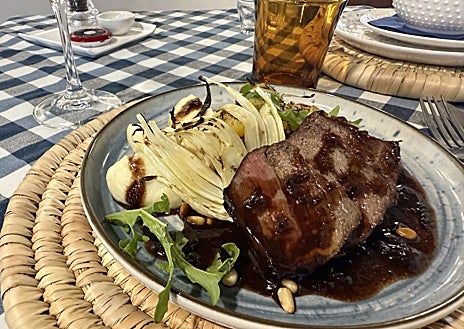 Imagen secundaria 1 - El Aljibe ofrece una carta variada centrada en la gastronomía local