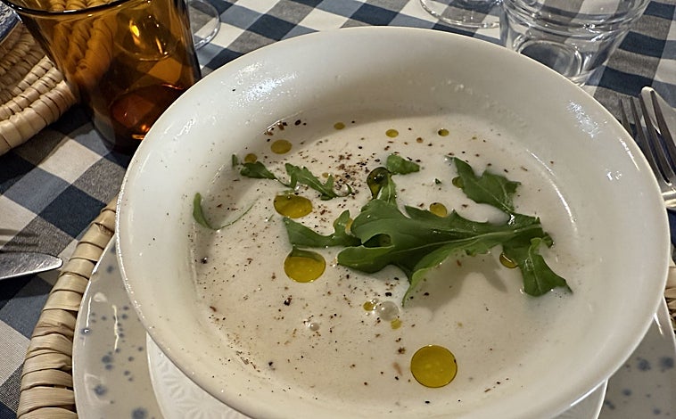 Imagen principal - El Aljibe ofrece una carta variada centrada en la gastronomía local