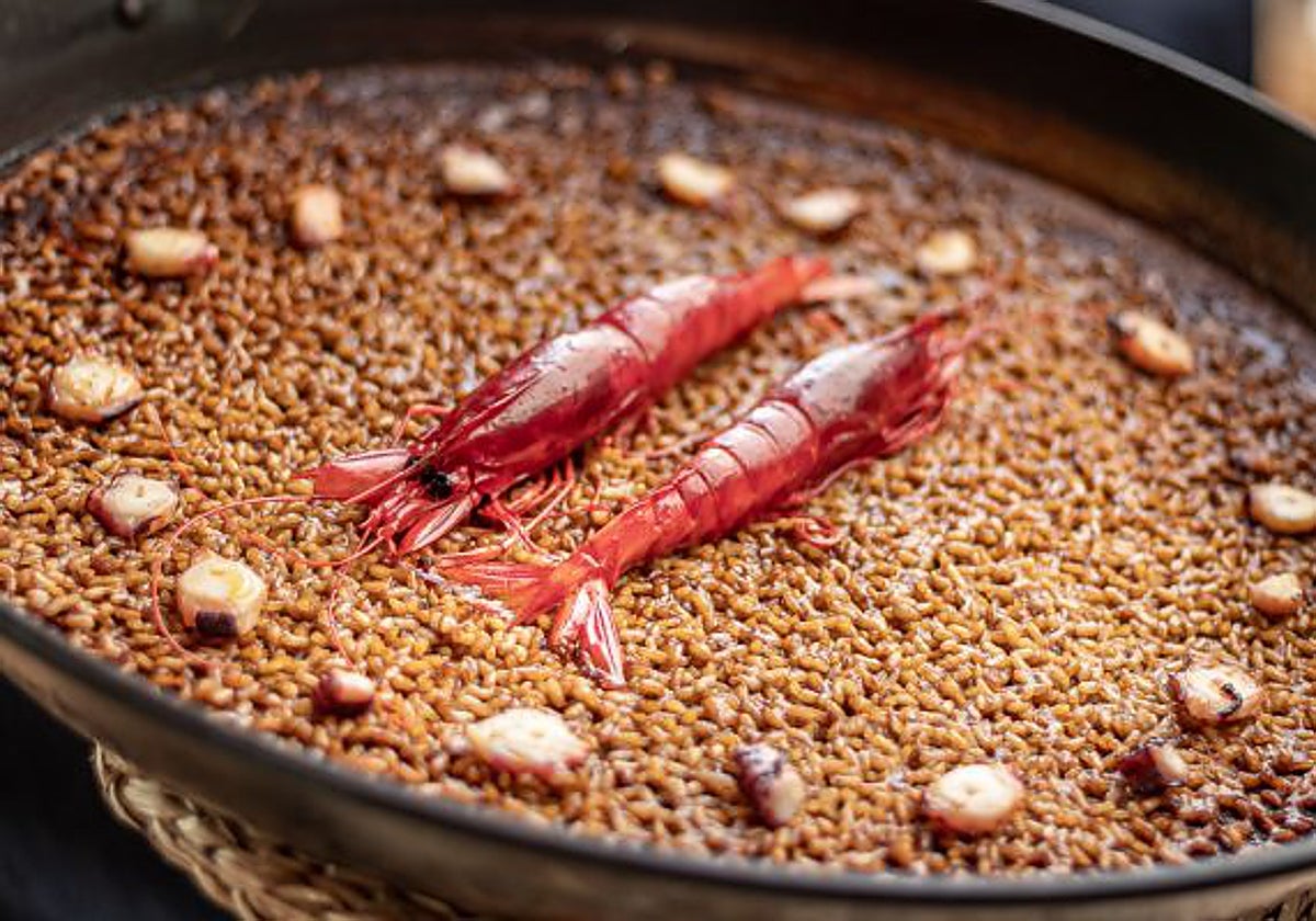 Paella con pescado y marisco en Papaya Beach Club de El Palmar (Vejer de la Frontera)