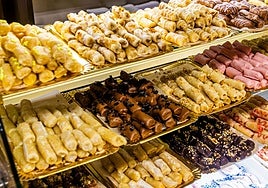 Maype convierte los Tosantos de Cádiz en un referente con sus 15 variedades artesanales de Huesos de Santo