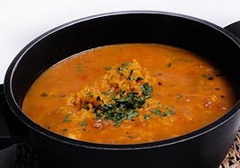 Este bar de la costa de Cádiz se ha hecho famoso por su irresistible arroz con langostinos