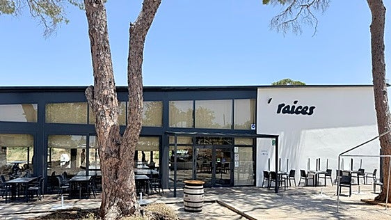 Raíces: el restaurante que ha devuelto la vida al Patio del Pozo de Las Canteras