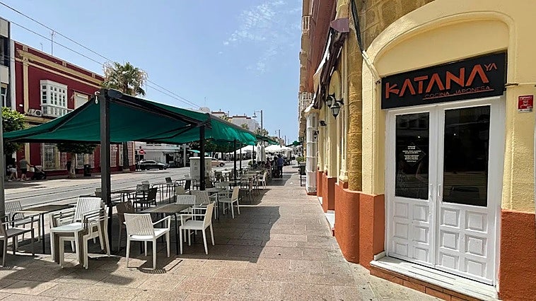 Katana Ya se muda a la calle Real de San Fernando con su sushi, atún rojo y cervezas japonesas