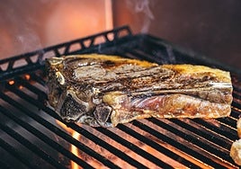 En El Mesón Hermanos Carrasco se pueden degustar una gran variedad de carnes a la brasa