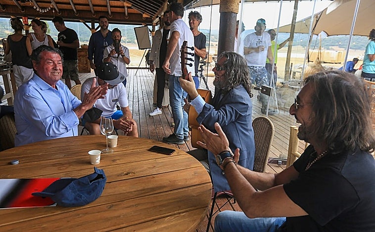 Vídeo: Y entre plato y plato, flamenco