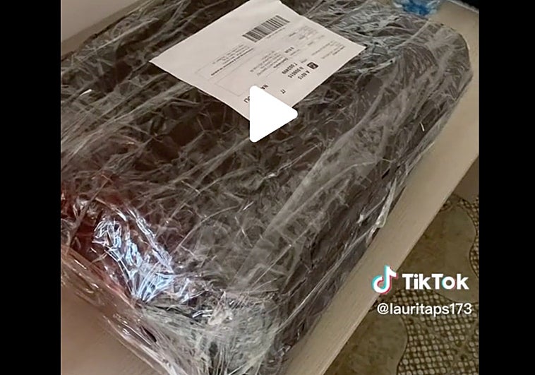 Una joven de Erasmus  enseña el truco para enviar maletas por solo 5 euros