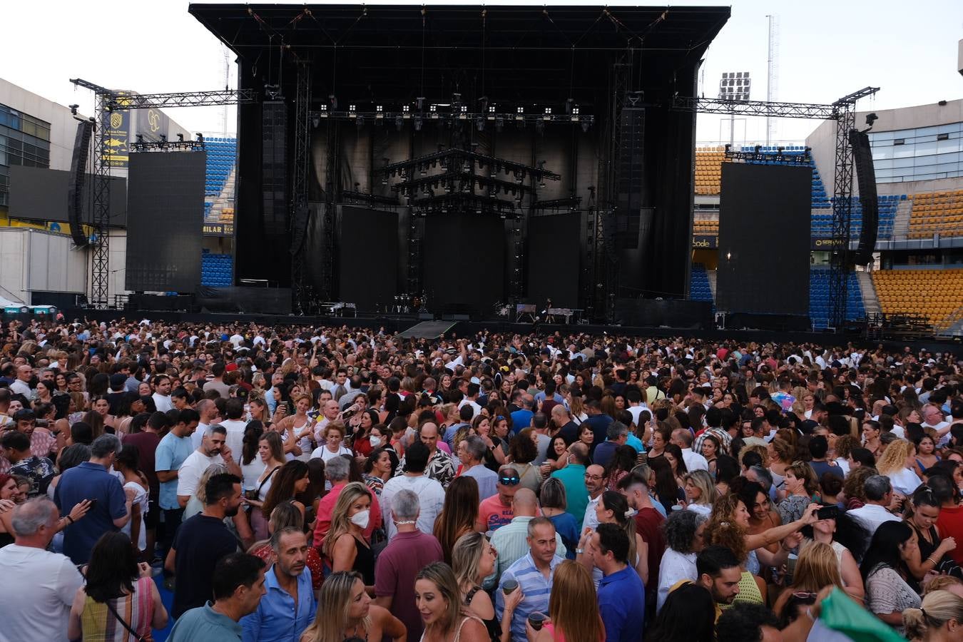 Concierto de Alejandro Sanz en Cádiz: Búscate en las gradas del estadio Carranza
