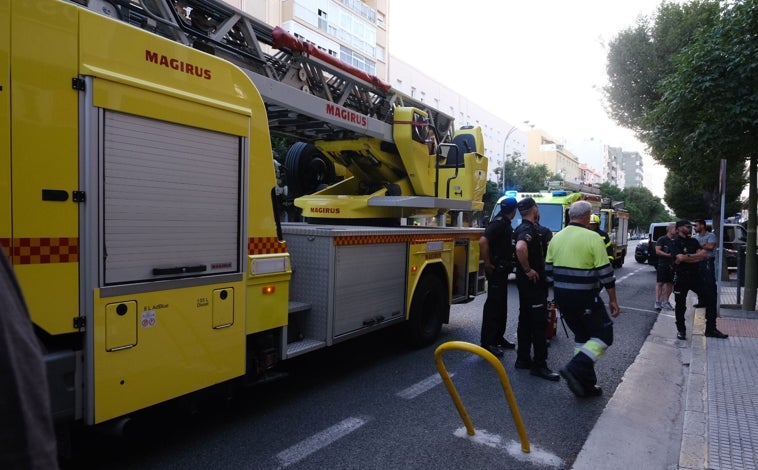 Imagen principal - Imágenes de la actuación de Bomberos