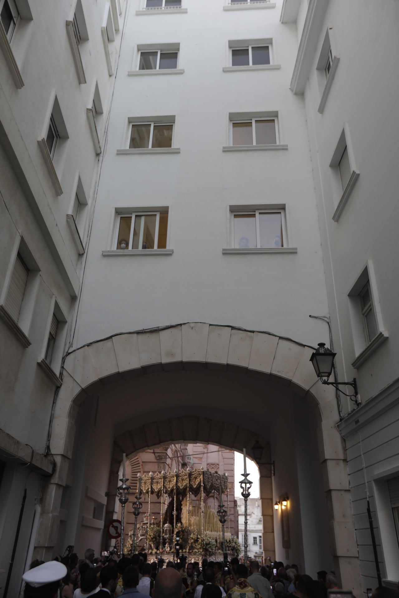 En imágenes: Así ha sido el reencuentro de la Virgen del Carmen con los gaditanos