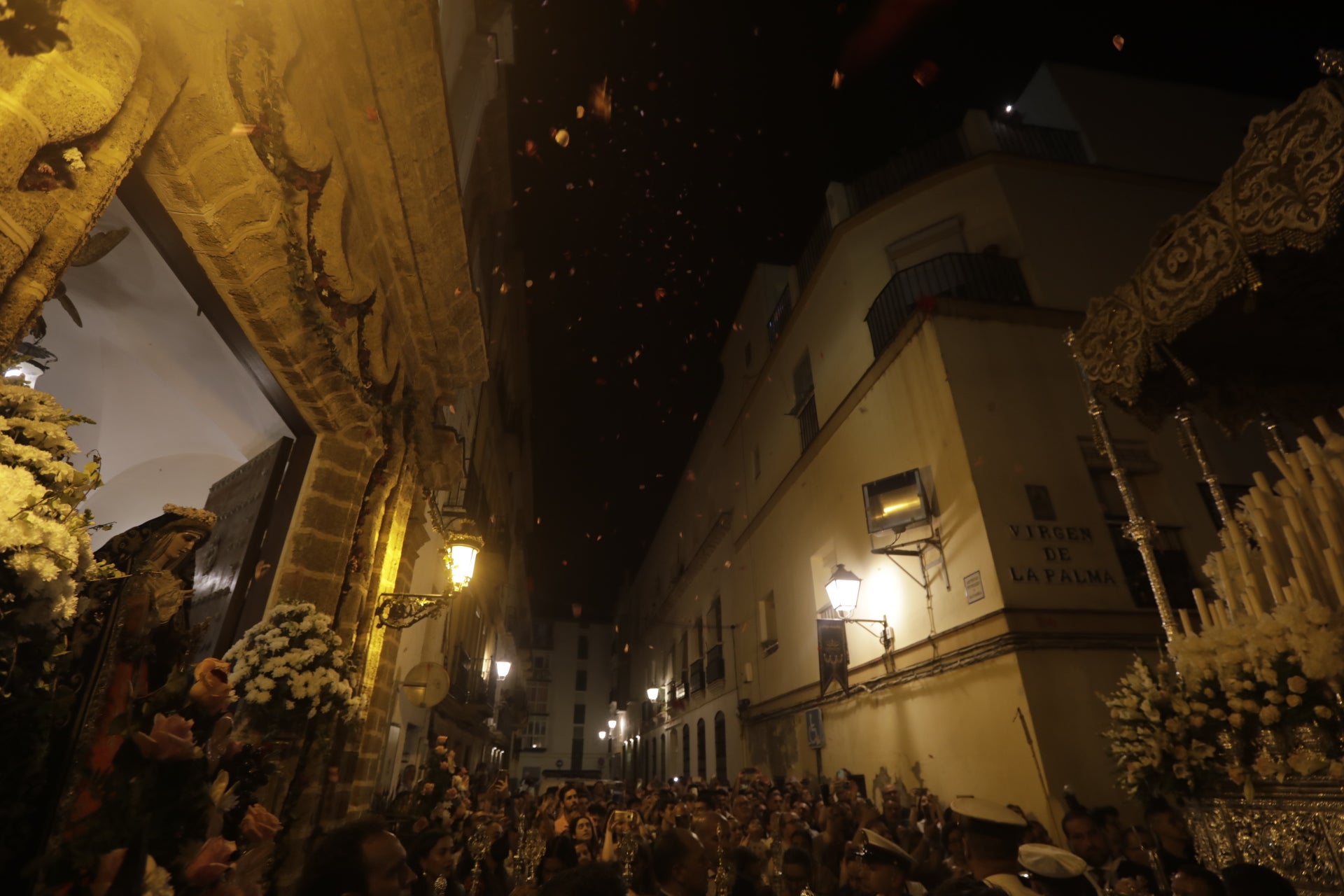 En imágenes: Así ha sido el reencuentro de la Virgen del Carmen con los gaditanos