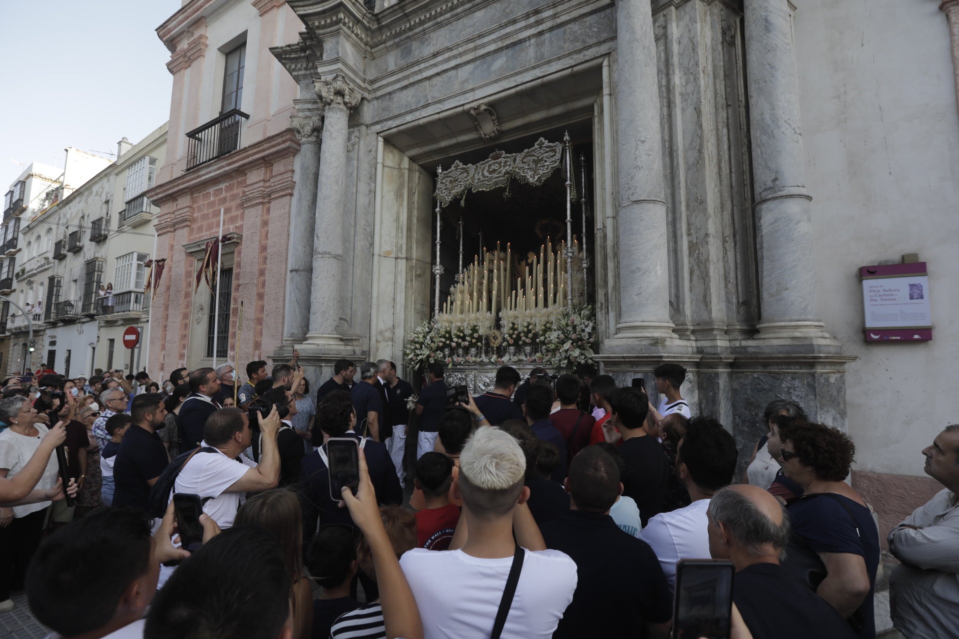 En imágenes: Así ha sido el reencuentro de la Virgen del Carmen con los gaditanos