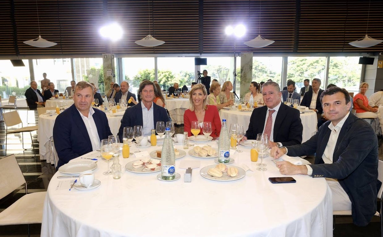 Fotos: Ambiente en la Mirada Económica de ABC y La Voz con Marta Crespo