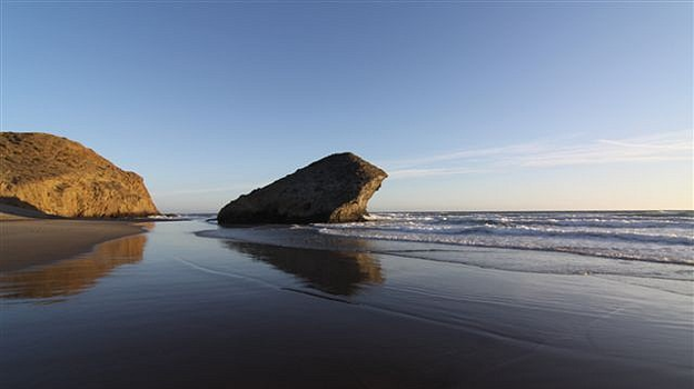 Imagen de la Playa de Mónsul, Almería. Fuente: wikicommons