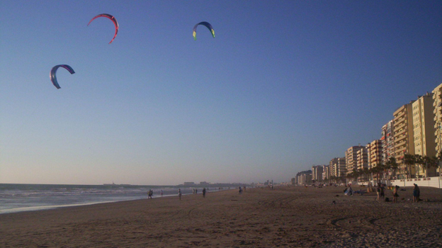 Imagen de la Playa de Victoria, Cádiz. Fuente: wikicommons