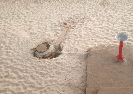 Imagen secundaria 1 - Imágenes del estado de las playas de Cádiz.