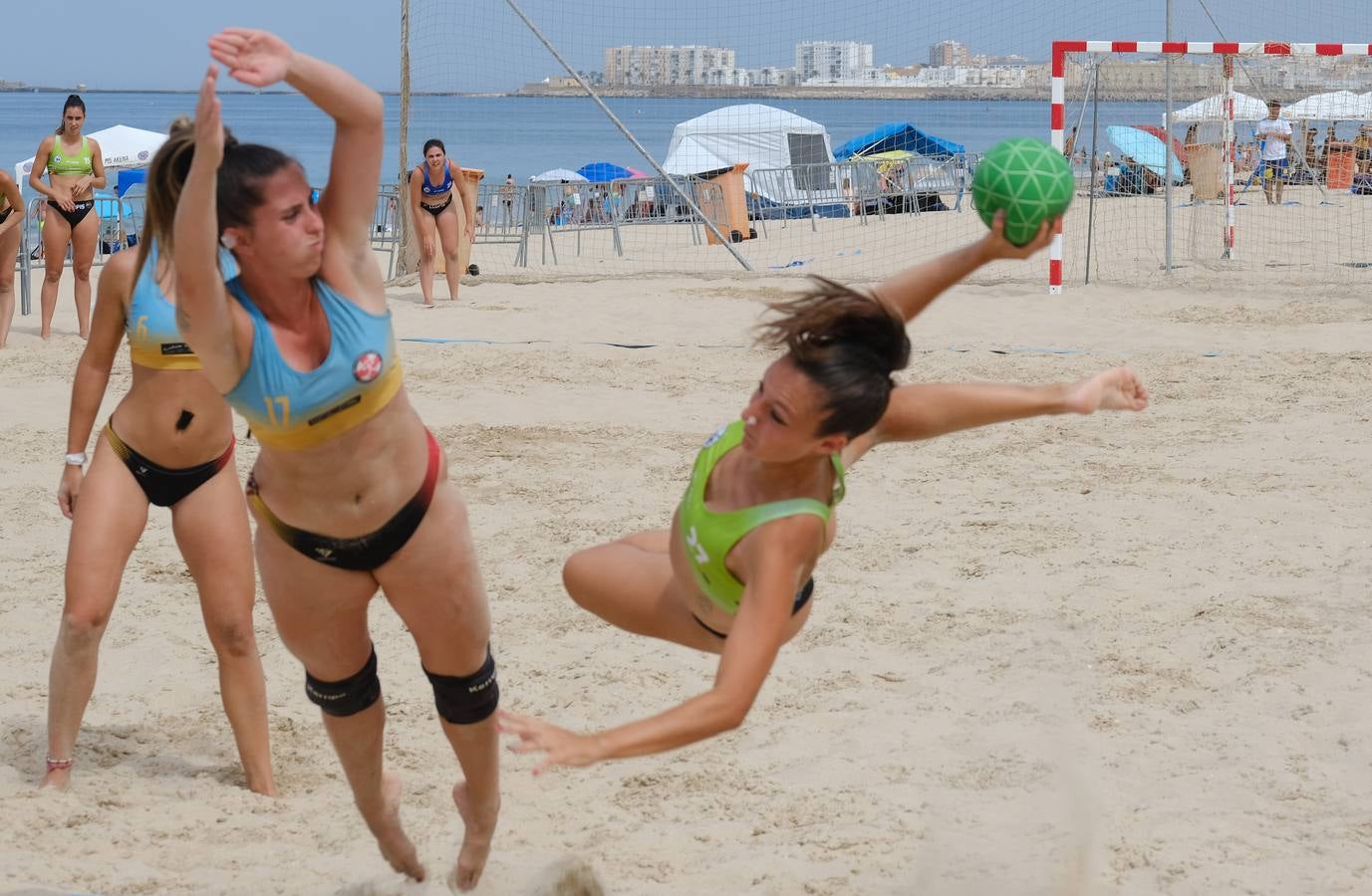 Cádiz acoge el Campeonato de Andalucía de Balonmano Playa