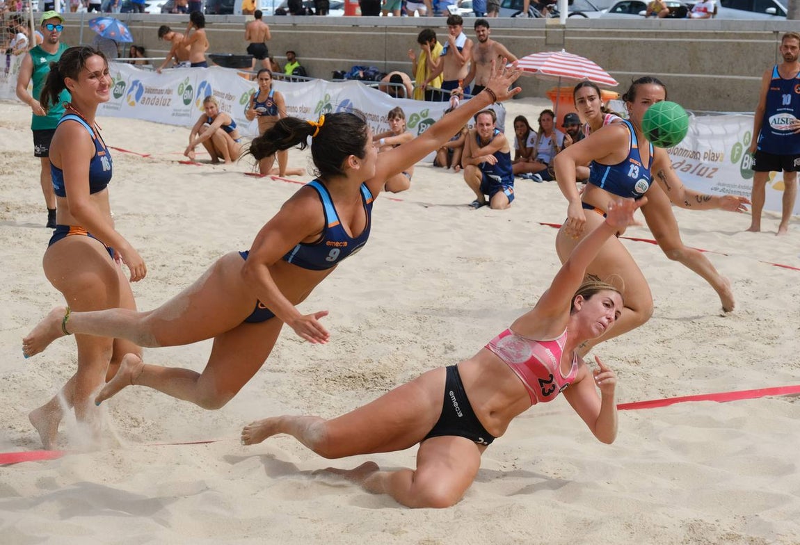 Cádiz acoge el Campeonato de Andalucía de Balonmano Playa