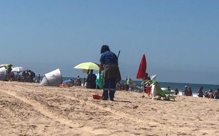 El PP pedirá que se garantice la limpieza mecanizada de la arena y la presencia policial en las playas de Cádiz