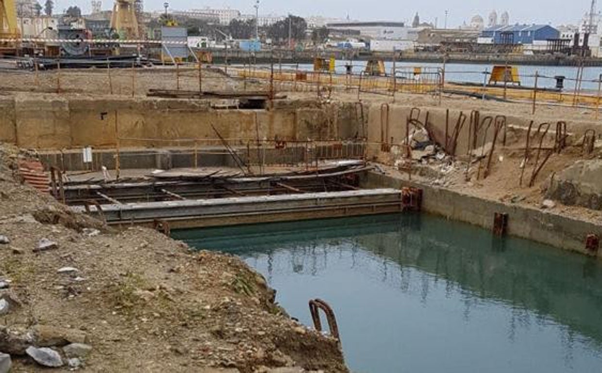 Aspecto que presentaba el túnel, en el astilelro de Cádiz, cuando se inundó en 2017