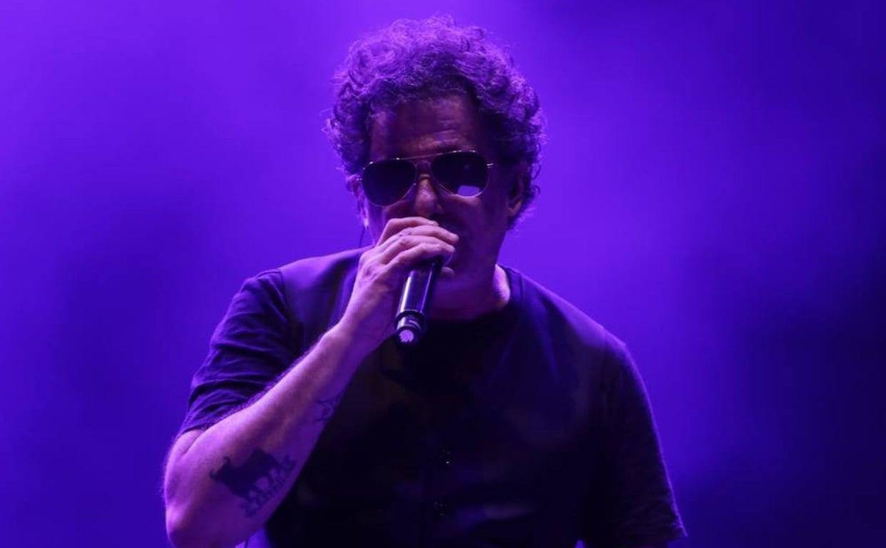 Fotos: El rock de Andrés Calamaro se muestra eterno en Chiclana