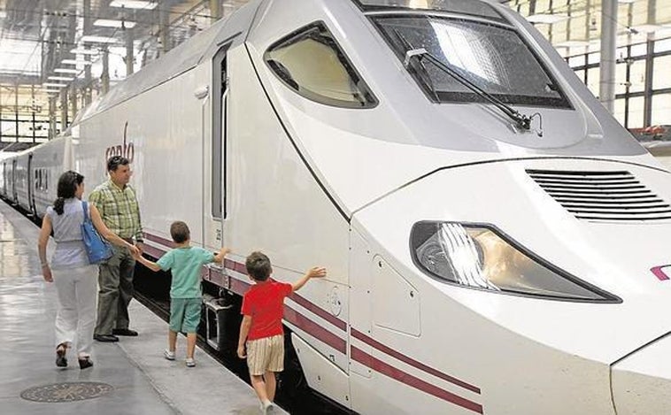 Renfe modifica los horarios de AVE y Alvia a partir de este lunes por obras en la línea Cádiz-Sevilla-Madrid