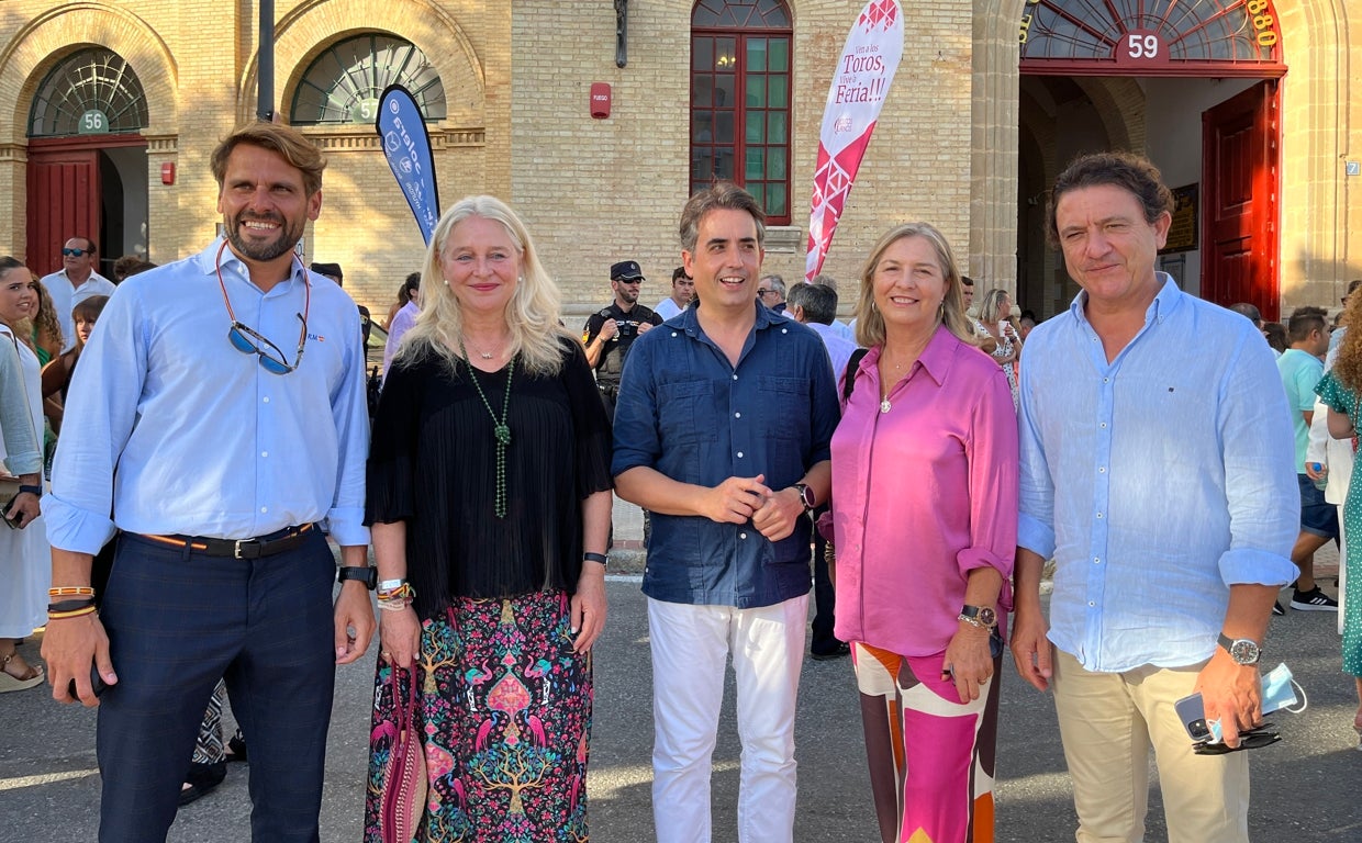 La delegada provincial de Cultura, Mercedes Colombo, en la Plaza de Toros de El Puerto.