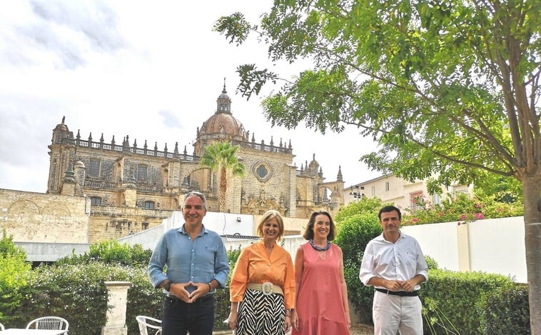 Bendodo insta desde Jerez a Sánchez a abordar «el grave problema del agua»