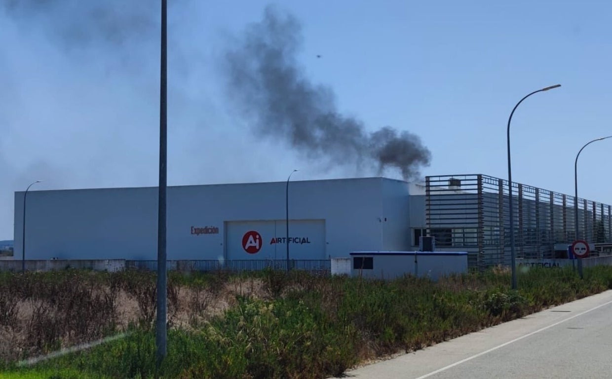 Incendio cerca del aeropuerto de Jerez