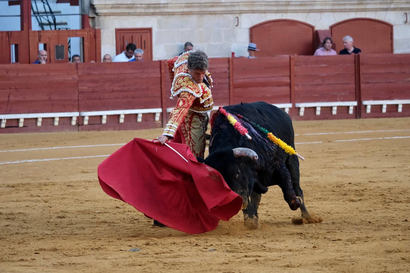 Escribano y Morilla triunfan en la interesante corrida torista de El Puerto
