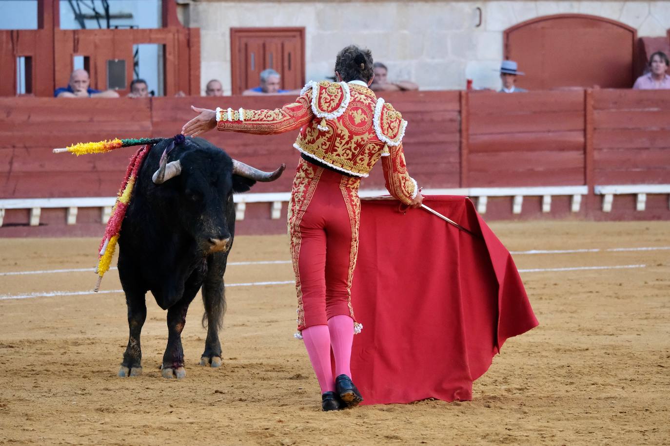 Escribano y Morilla triunfan en la interesante corrida torista de El Puerto