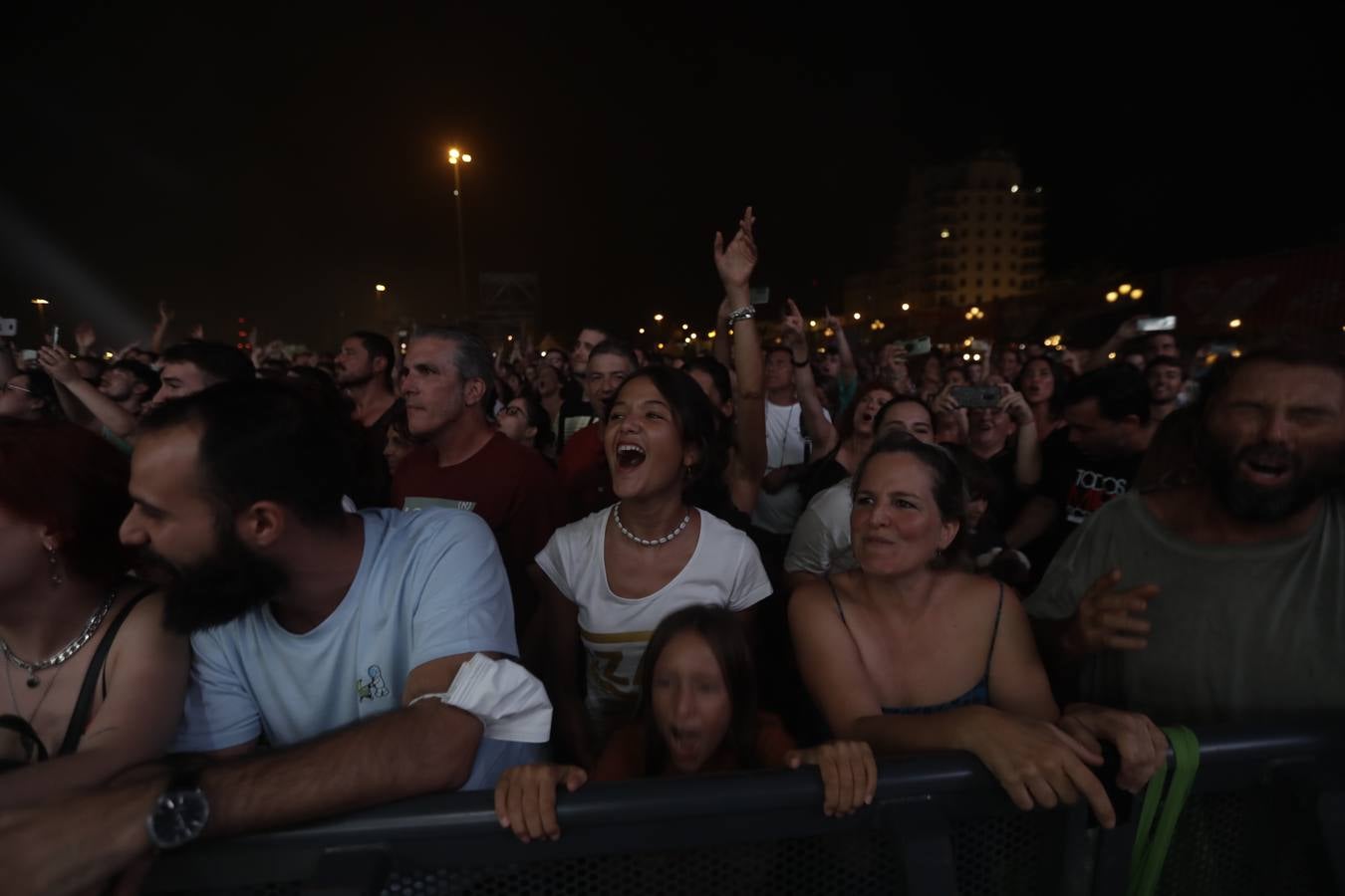 Búscate en la galería de imágenes del concierto de Izal en Cádiz