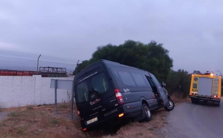 Cinco heridos al salirse de la carretera un minibús en Medina Sidonia