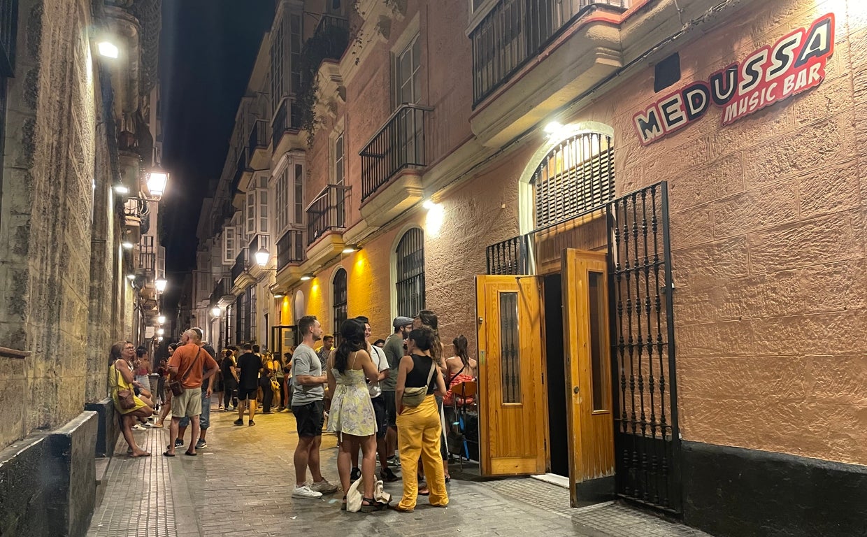 «No es normal que en una capital como Cádiz haya sólo dos discotecas abiertas»