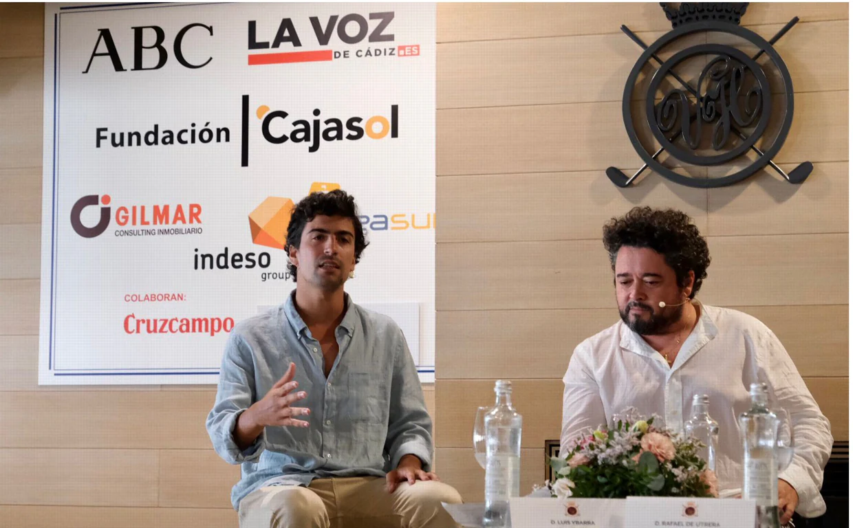El cantaor Rafael de Utrera y el periodista de ABC de Sevilla Luis Ybarra
