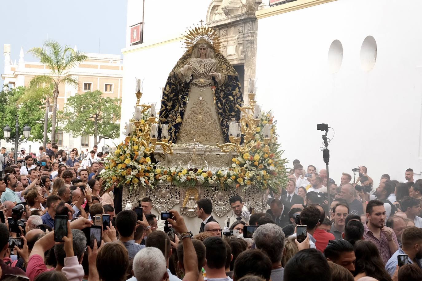 La Virgen de las Penas, en el barrio de Santa María antes de ir a Catedral para su coronación