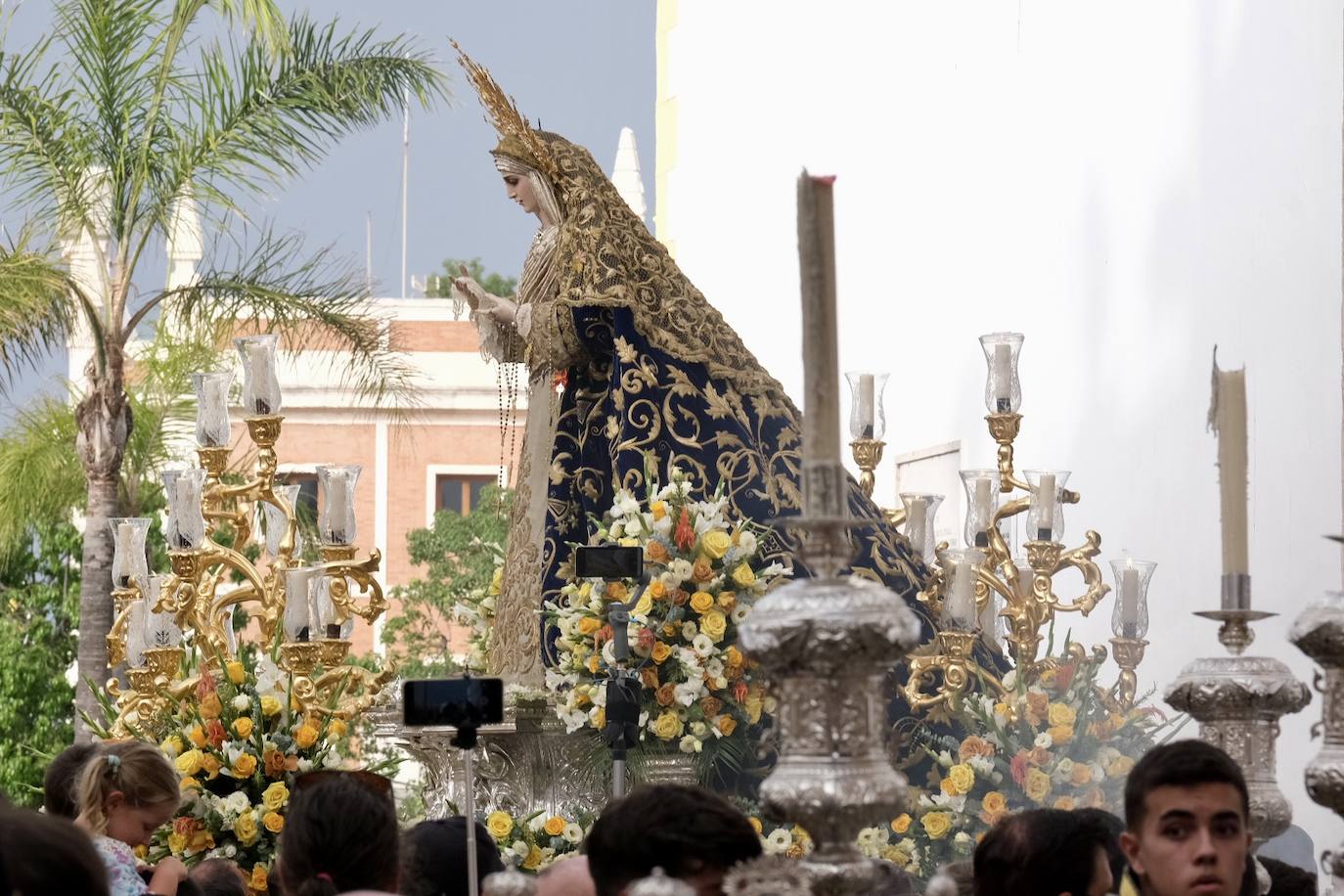 La Virgen de las Penas, en el barrio de Santa María antes de ir a Catedral para su coronación