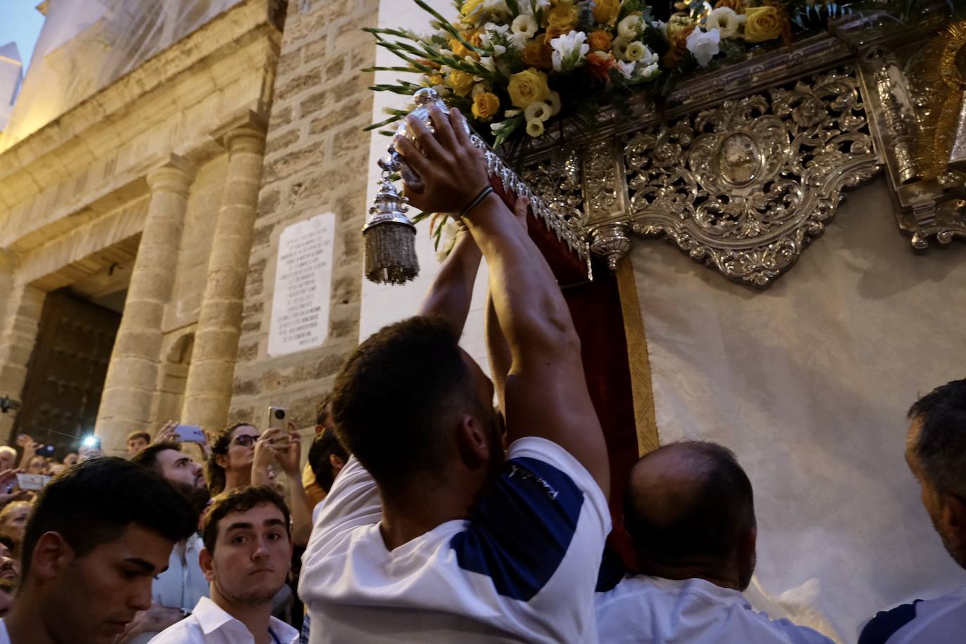 La Virgen de las Penas, en el barrio de Santa María antes de ir a Catedral para su coronación