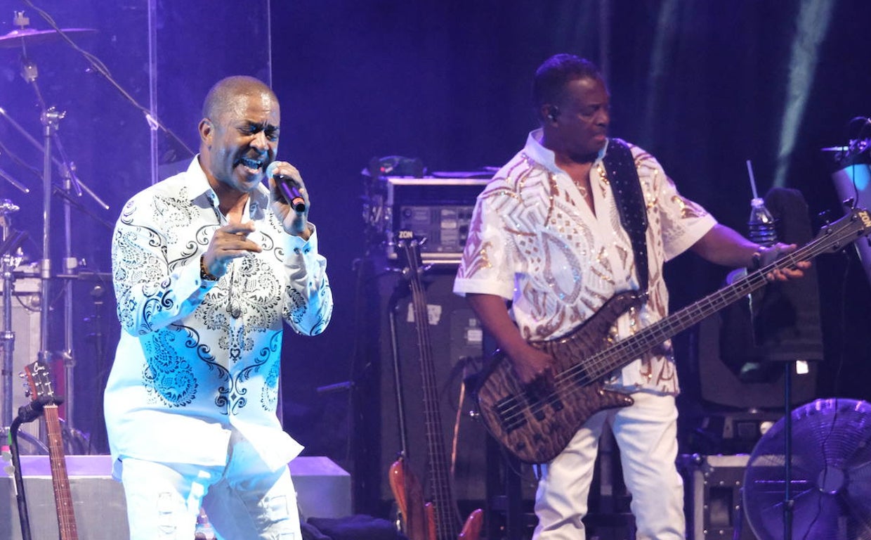 En imágenes: Jerez baila funky al ritmo de Kool&amp;The Gang